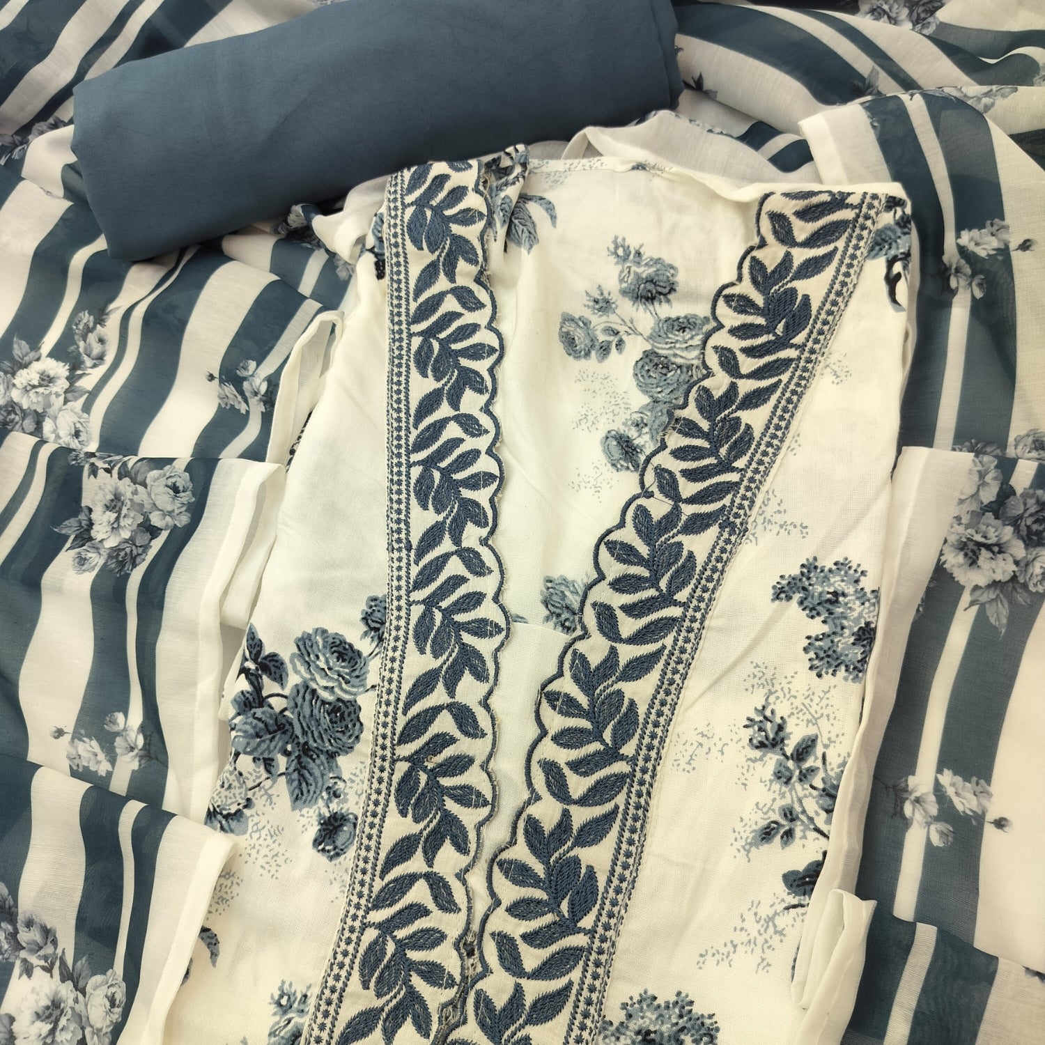 Elegant Pure Linen Embroidered Suit with Digital Print Dupatta