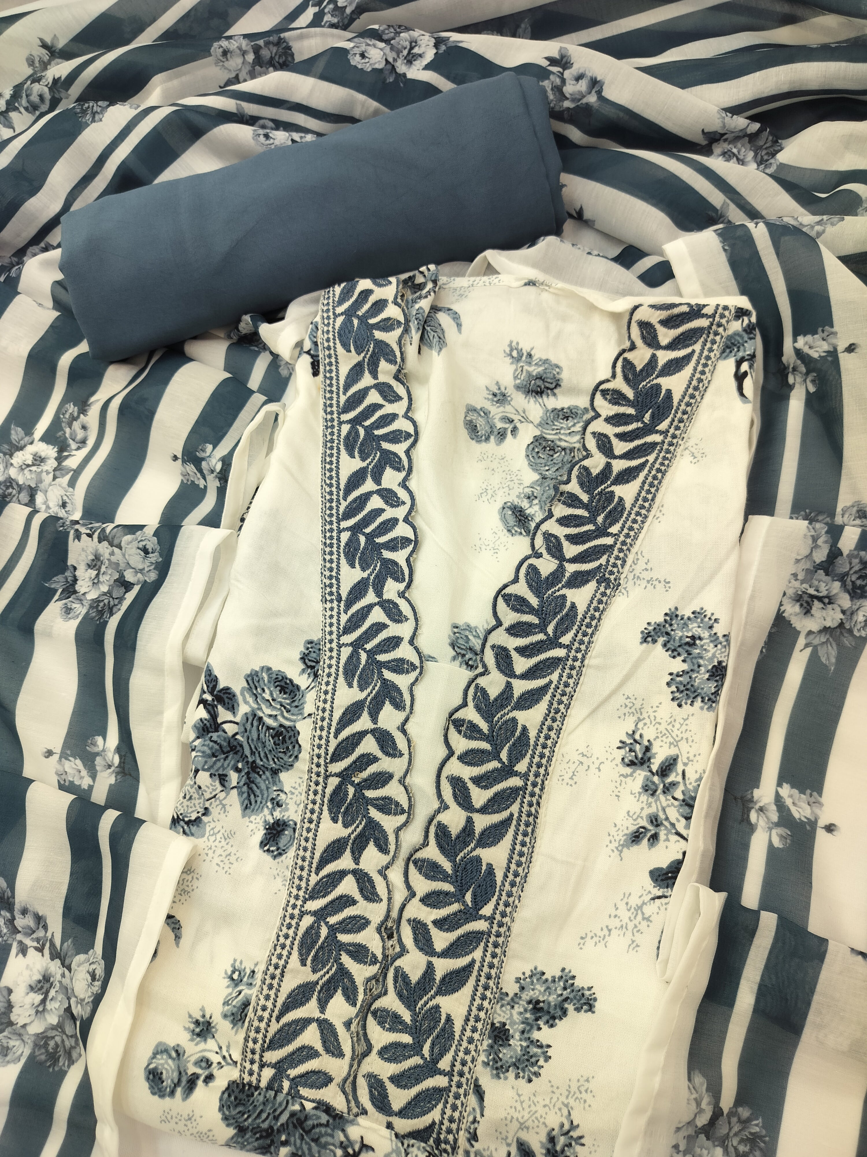 Elegant Pure Linen Embroidered Suit with Digital Print Dupatta